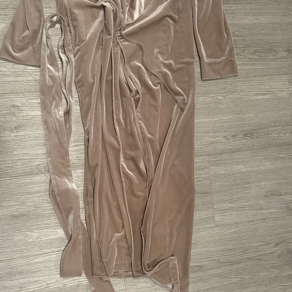 Natalie Velvet Robe NWOT - Picture 4 of 6